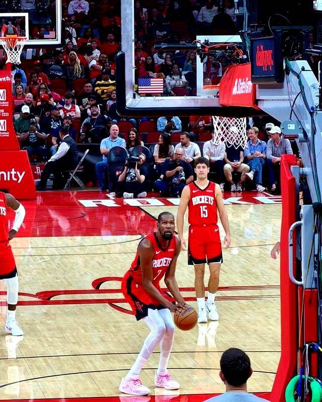 雷火入口 -犹他爵士训练开放日，冲刺阶段防线松动引欢呼，NBA季后赛在即，阵容厚度经受考验的简单介绍