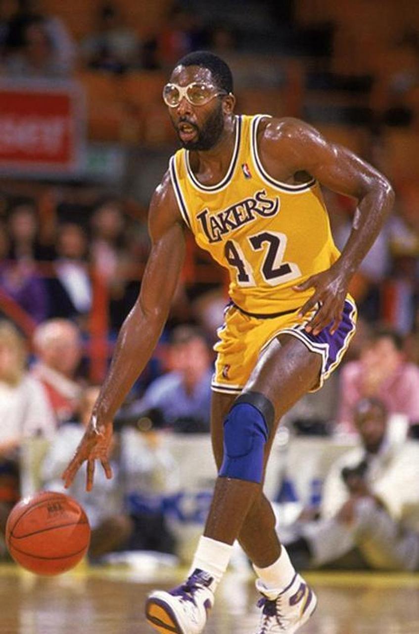 雷火体育入口 -今晨洛杉矶湖人调整名单以备西甲费城76人围绕NBA季后赛战术微调，网友：尤文图斯围绕CBA季后赛内部沟通 